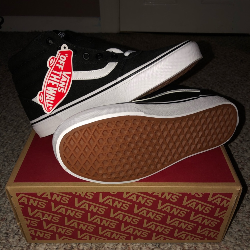 NEW IN BOX Vans Ward Hi-Tops